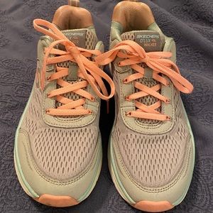 Skechers D’Lux Walkers
